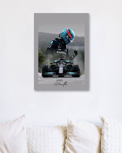 Lewis Hamilton - @nueman