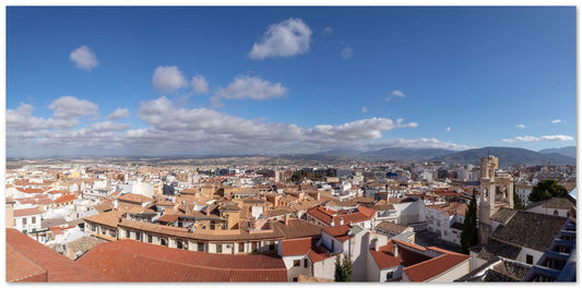 Vista panorÃ¡mica de la ciudad de JaÃ©n con un cielo nublado - @filmload